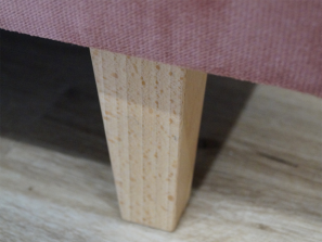 Łóżko tapicerowane na nóżkach BELLA 122